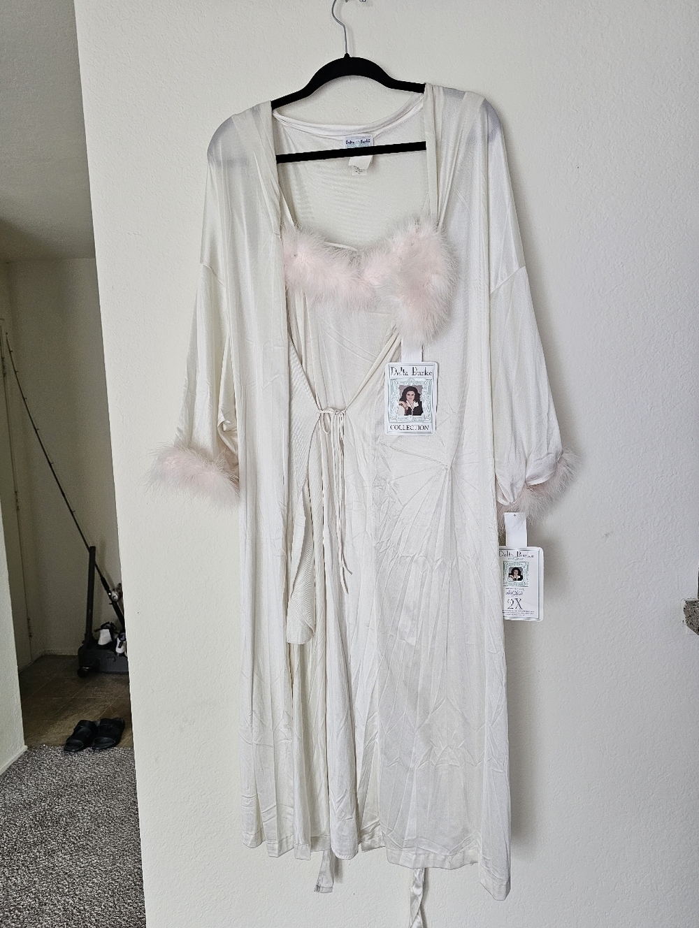 Delta Burke Ivory Lounge Robe with Pale Pink Feather Trim